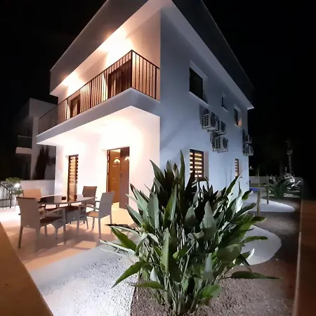 Villa Valerian Palm - Napa's Secret Escape Ayia Napa