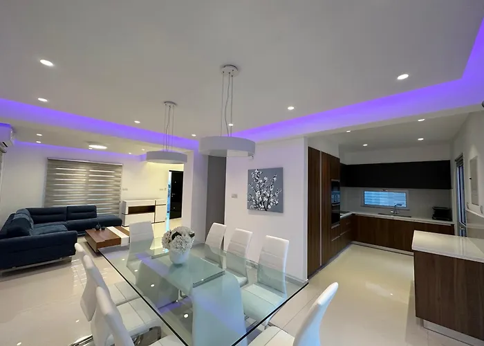 Valerian Palm - Napa's Secret Escape