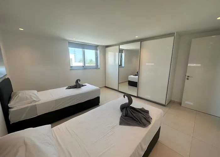 Villa Valerian Palm - Napa's Secret Escape