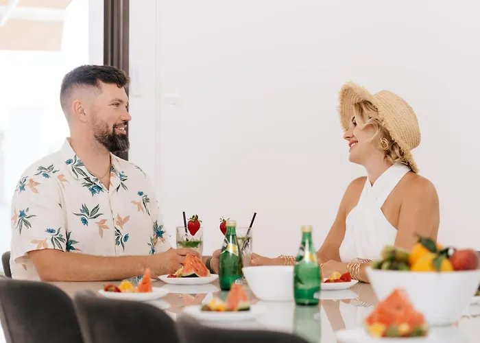 Villa Valerian Palm - Napa's Secret Escape