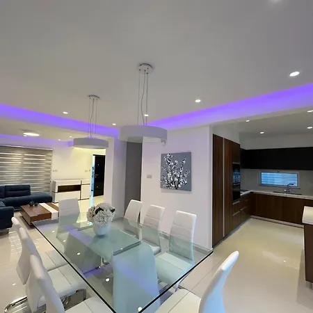 Valerian Palm - Napa's Secret Escape