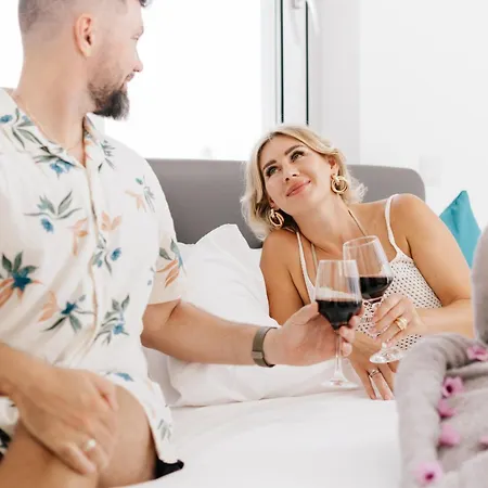 Villa Valerian Palm - Napa's Secret Escape