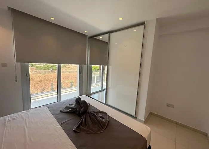 Valerian Palm - Napa's Secret Escape