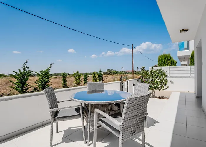 Valerian Palm - Napa's Secret Escape * Ayía Nápa