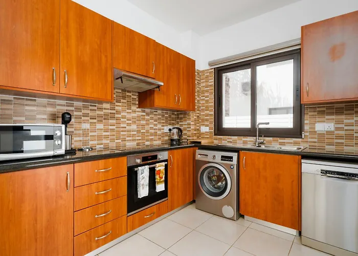 Valerian Palm - Napa's Secret Escape Ayía Nápa