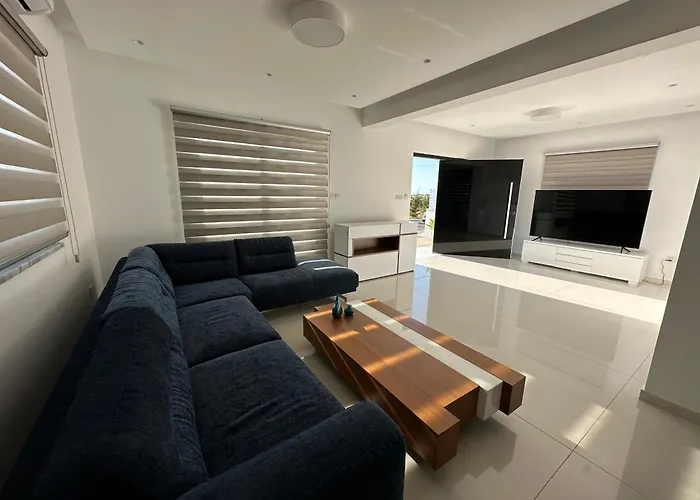 Valerian Palm - Napa's Secret Escape