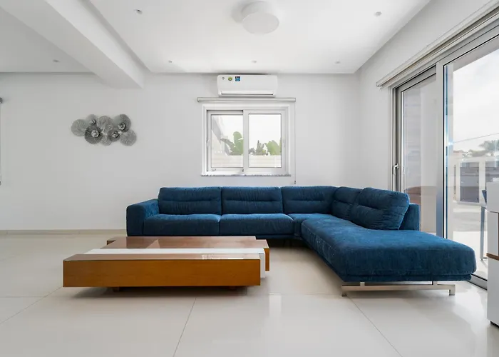 Valerian Palm - Napa's Secret Escape