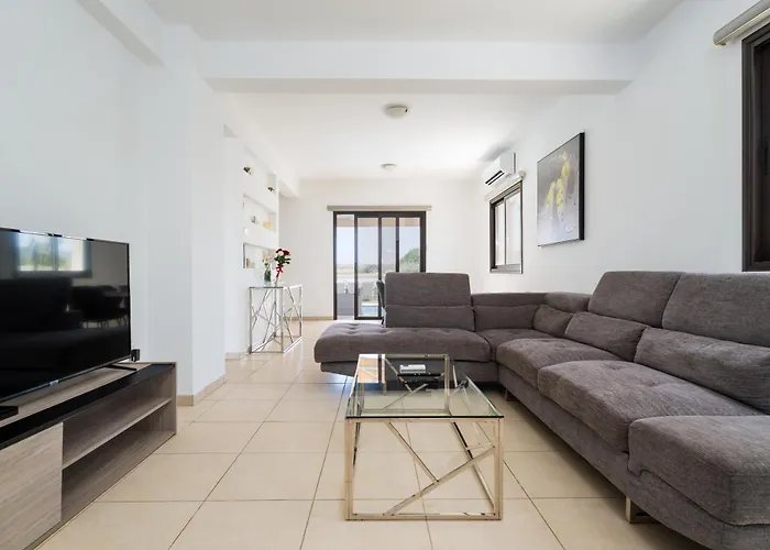 Valerian Palm - Napa's Secret Escape