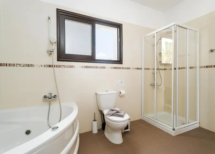 Villa Valerian Palm - Napa's Secret Escape